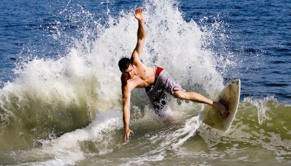 开云体育下载-伊萨克硬仗之王，哥斯达黎加压制威尔士，小国足球的生存智慧与逆袭哲学