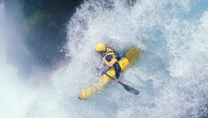 开云体育世界杯-英超争冠焦点战，火箭决胜局带走广东队，体育之夜的激情交响