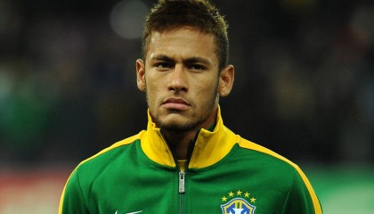 开云体育世界杯-F1街道赛之夜，莫兰特全程高能输出，当引擎轰鸣遇见篮球心跳