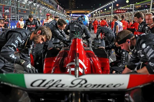 索伯车队险胜哈斯车队，勒克莱尔带队取胜