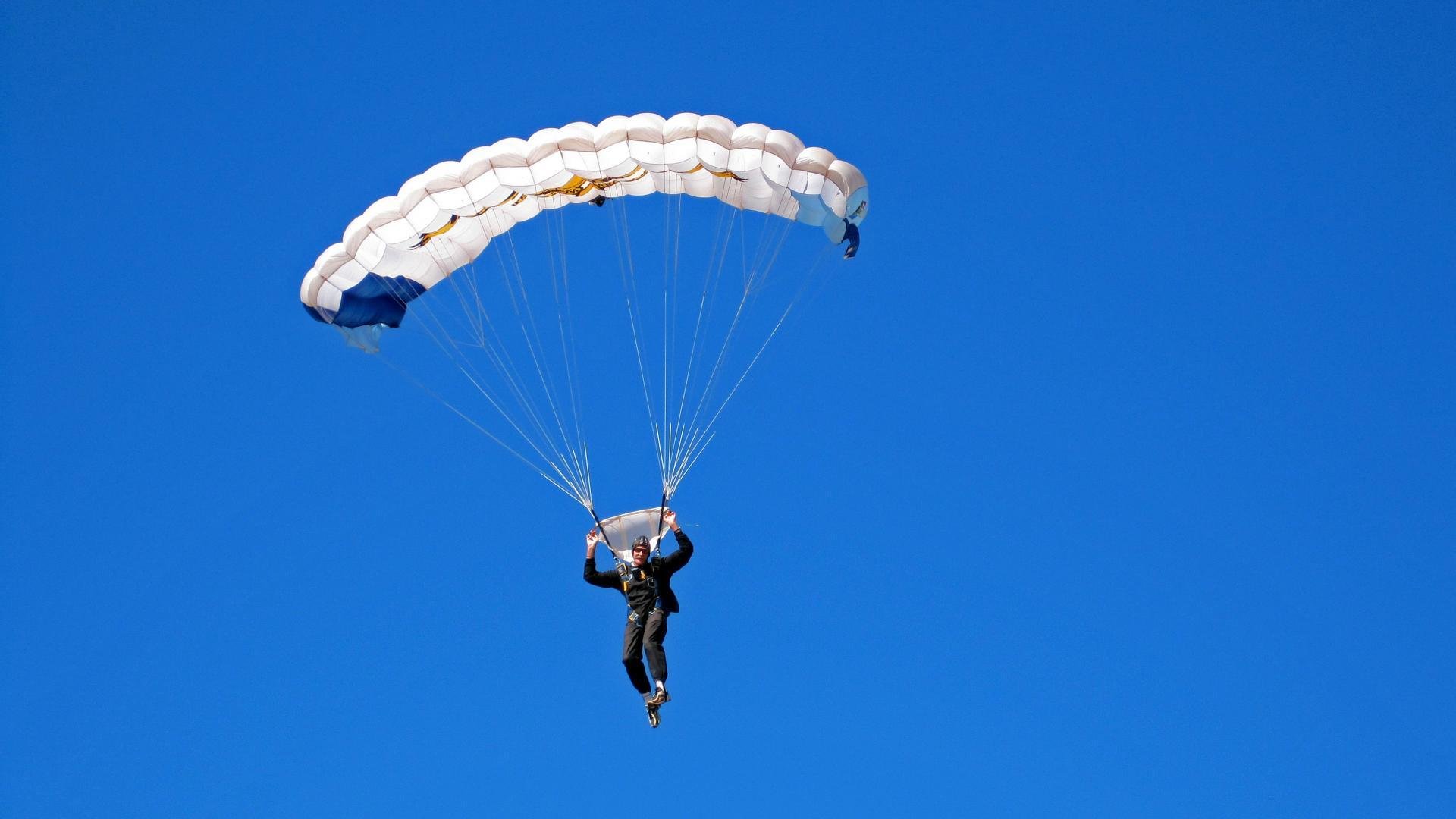 布伦森末节封神，湖人用NBA节奏给上海队上了一课