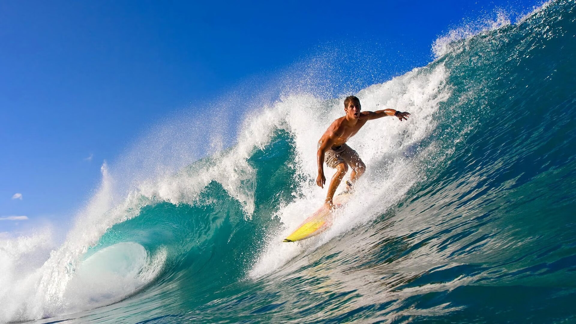 布克扛起全队，F1新赛季揭幕战之夜的孤勇与共鸣