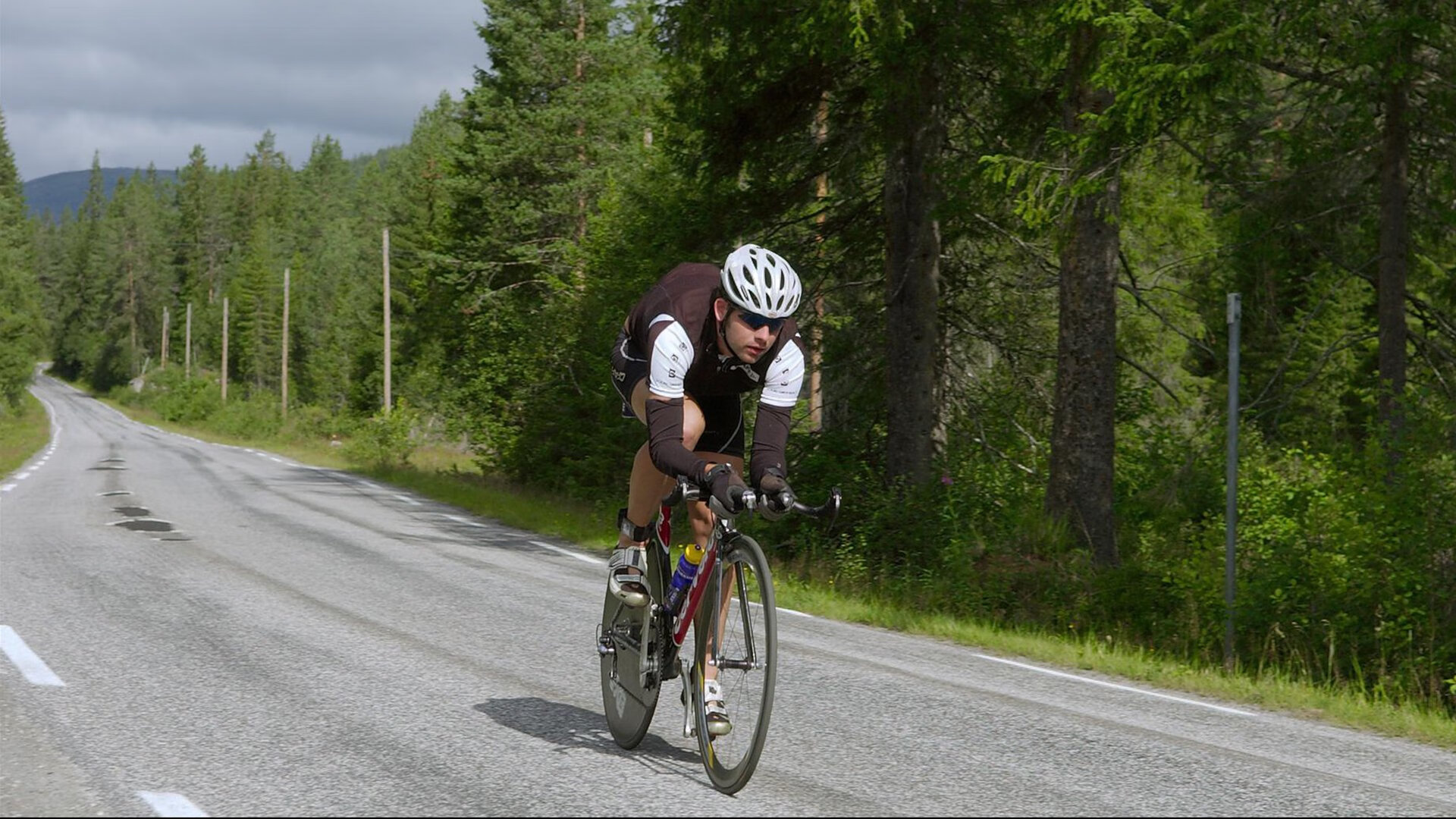 东契奇爆发背后，火箭淘汰赛过关广厦，揭示中国篮球的生存密码