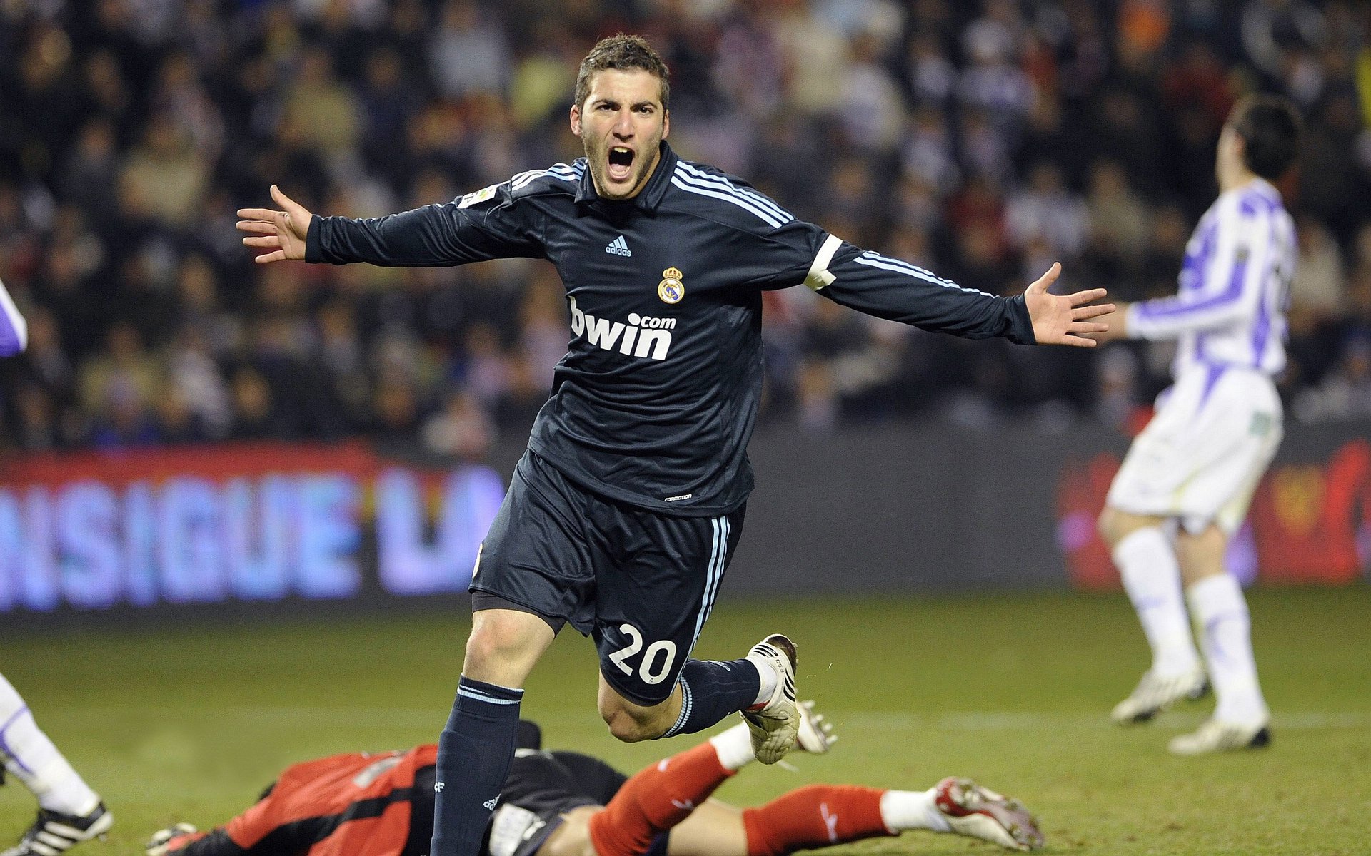 哥斯达黎加强势拿下洪都拉斯，拉亚在东决关键战接管比赛